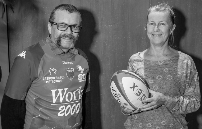 Anne Munchenbach et Didier Lebouc avec le maillot du XV des startups du FCG Grenoble Rugby - innotelos | vitamines pour l'innovation et le rugby (Grenoble)