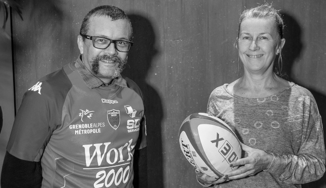 Anne Munchenbach et Didier Lebouc avec le maillot du XV des startups du FCG Grenoble Rugby - innotelos | vitamines pour l'innovation et le rugby (Grenoble)